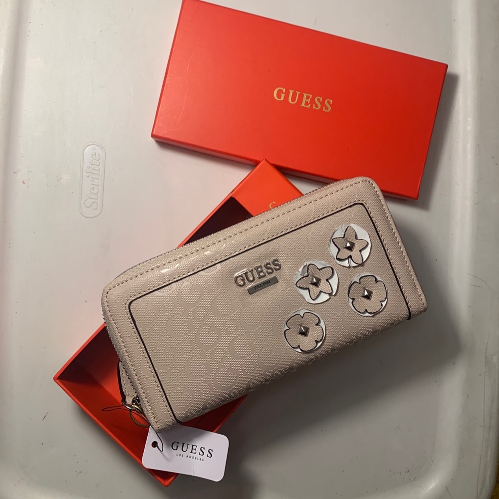Blush Guess Wallet